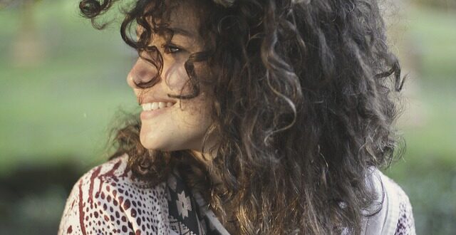 PARA SER FELIZ DEBES APRENDER A IGNORAR A ALGUNAS PERSONAS