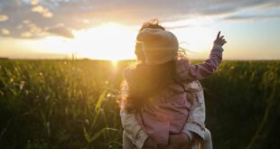 NUESTROS HIJOS NUNCA SERÁN DEMASIADO GRANDES