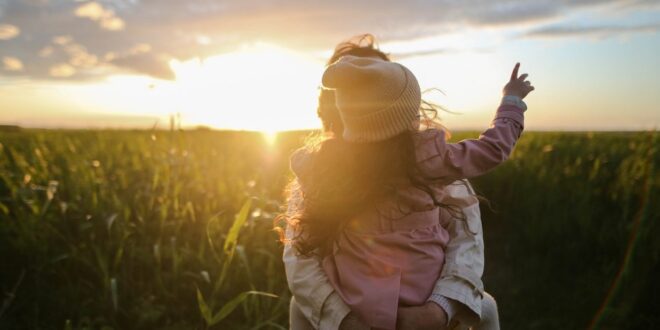 NUESTROS HIJOS NUNCA SERÁN DEMASIADO GRANDES