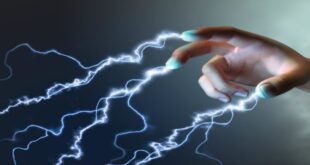 ¿POR QUÉ ALGUNAS PERSONAS PASAN CORRIENTE ELÉCTRICA AL TOCARLAS?