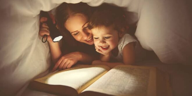 QUE TUS HIJOS SE ACUESTEN LEYENDO UN LIBRO, NO VIENDO LA TELEVISIÓN