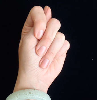 DURGA MUDRA: EL MUDRA PARA CALMAR ATAQUES DE PÁNICO Y ANSIEDAD