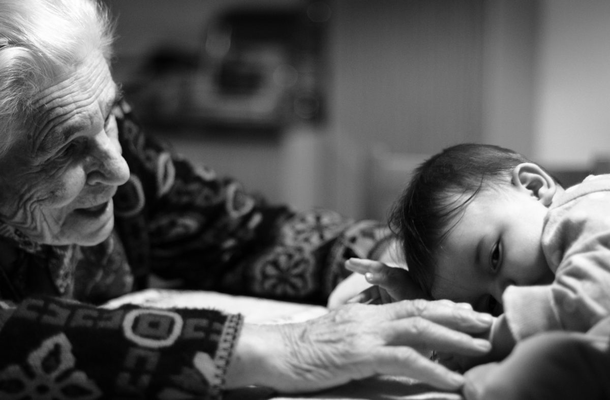 NUESTROS ABUELOS DEBERÍAN SER ETERNOS
