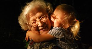 CRECER CERCA DE LOS ABUELOS: LA FELICIDAD QUE APORTAN A LA VIDA DE LOS NIETOS