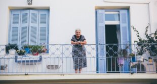 CUANDO SE CIERRA LA CASA DE LOS ABUELOS