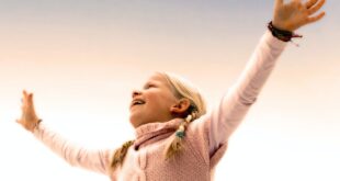 NIÑOS FELICES: ABRAZANDO LA ALEGRÍA EN LUGAR DE PERFECCIÓN